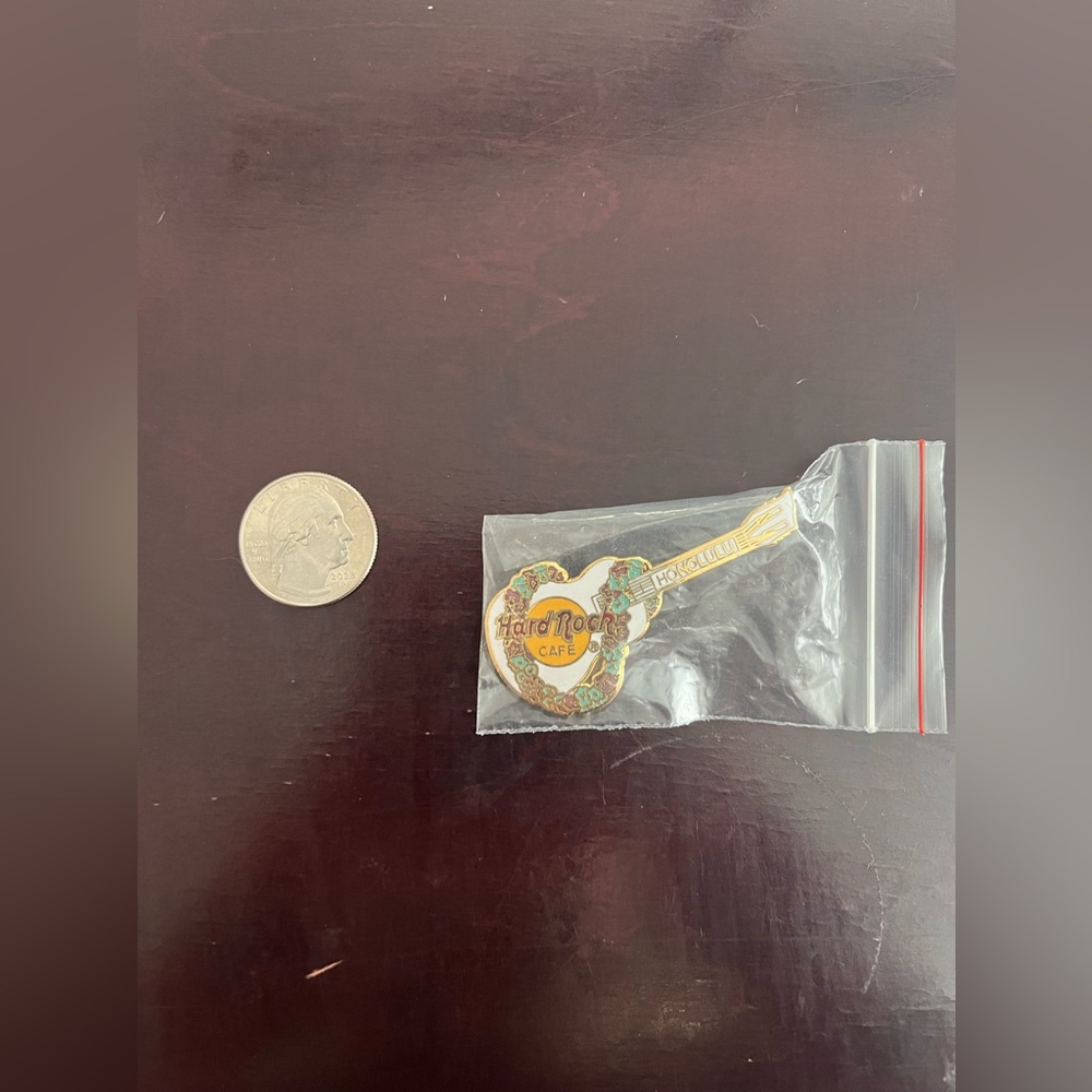 Hard Rock Cafe collectible Honolulu guitar pin